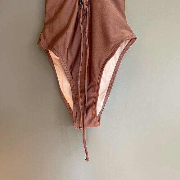 Cupshe Strawberry Fields Forever Back Tie One Piece Swimsuit Size XS Bronze Sexy - Picture 8 of 14